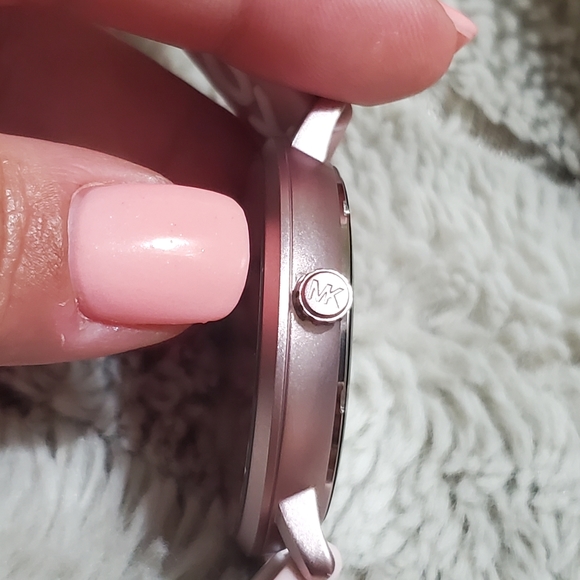 Michael Kors silicone watch💗 - Picture 8 of 13